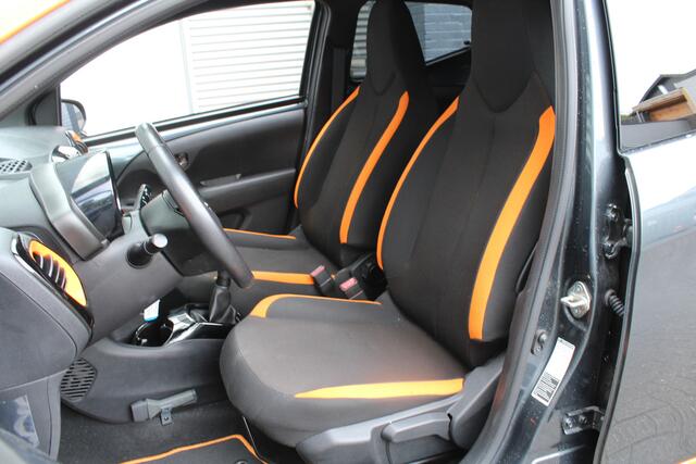 Toyota AYGO 1.0 VVT-i 73pk x-JBL NL-Auto NAP Clima Navi Carplay Camera 15"LMV