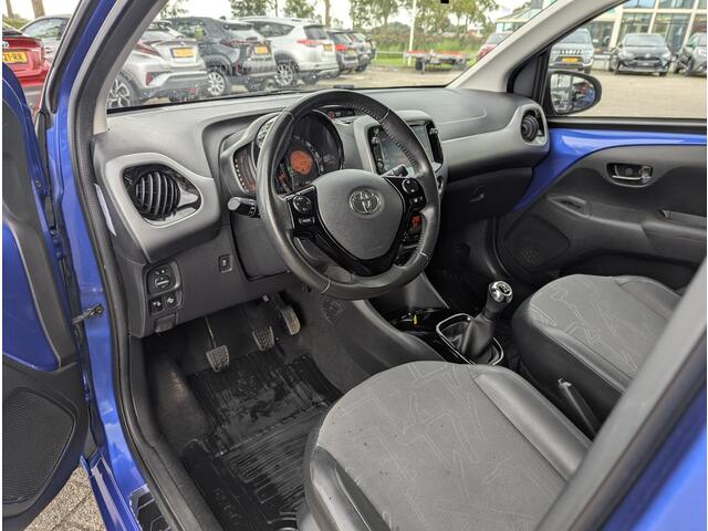 Toyota AYGO 1.0 VVT-i x-clusiv | Climate control | Keyless | Camera | Half leer | Apple Carplay/Android Auto