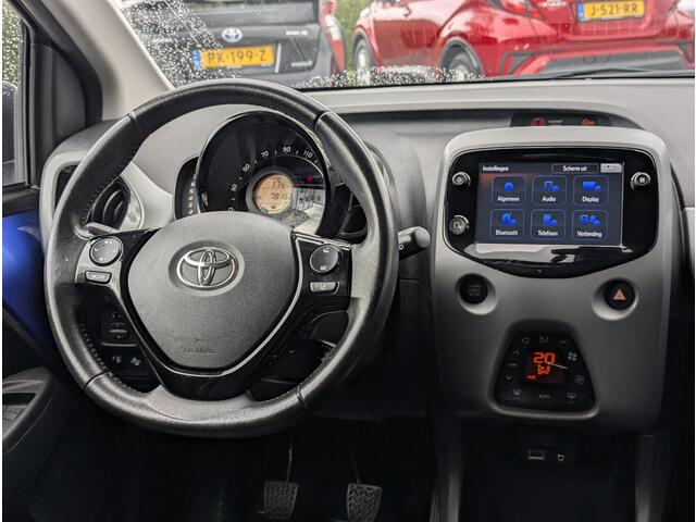 Toyota AYGO 1.0 VVT-i x-clusiv | Climate control | Keyless | Camera | Half leer | Apple Carplay/Android Auto