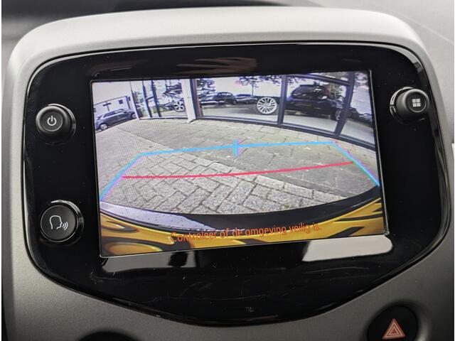 Toyota AYGO 1.0 VVT-i x-clusiv | Climate control | Keyless | Camera | Half leer | Apple Carplay/Android Auto