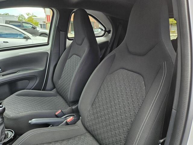 Toyota AYGO X 1.0 VVT-i MT Pulse | org NL en 1e Eigenaar | Rijklaarprijs | Bitone-kleur |