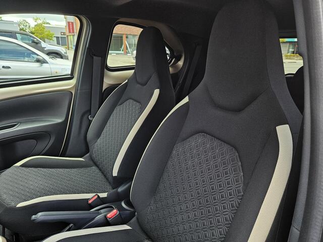 Toyota AYGO X 1.0 VVT-i MT Pulse | Ginger beige/Zwart | All Season Banden| Org NL en 1e Eigenaar |
