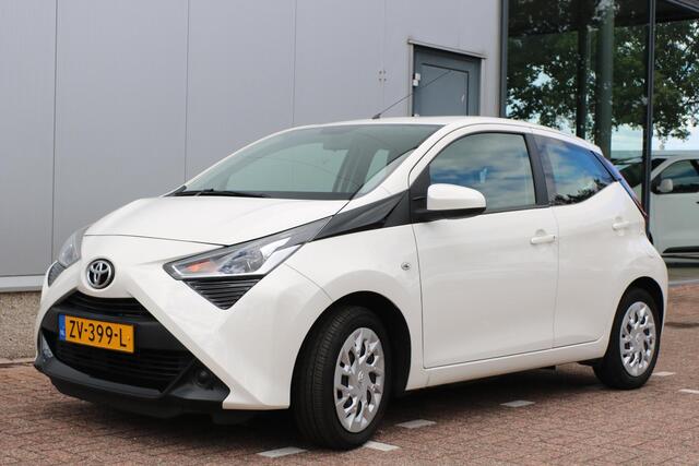 Toyota AYGO 1.0 VVT-i x-play limited APPLE CARPLAY