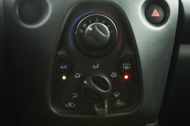 Toyota AYGO 1.0 VVT-i x-fun | Radio | Centrale deurvergrendeling | Stoel in hoogte verstelbaar |