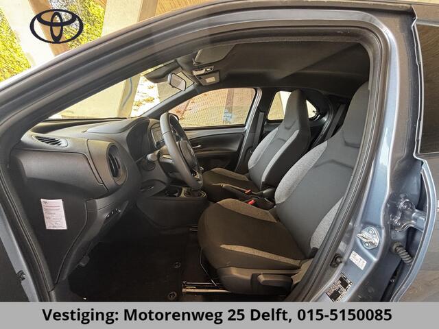 Toyota AYGO X 1.0 VVT-i MT PLAY CARPLAY NAVI GARANTIE 8-2034! AIRCO. 13.000 KM. ADAPTIEVE CRUISE.1e EIG.ALS NIEUW !