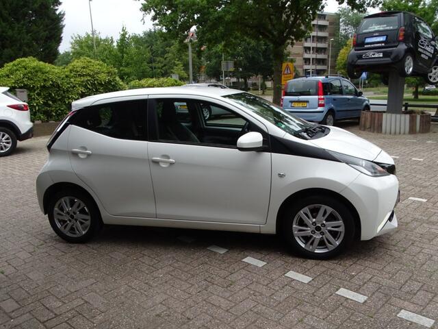 Toyota AYGO 1.0 VVT-I X-PLAY Airco Camera Apple Carplay