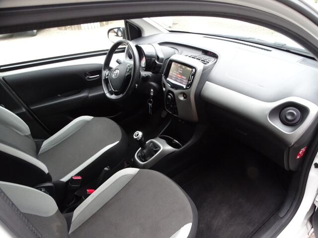 Toyota AYGO 1.0 VVT-I X-PLAY Airco Camera Apple Carplay
