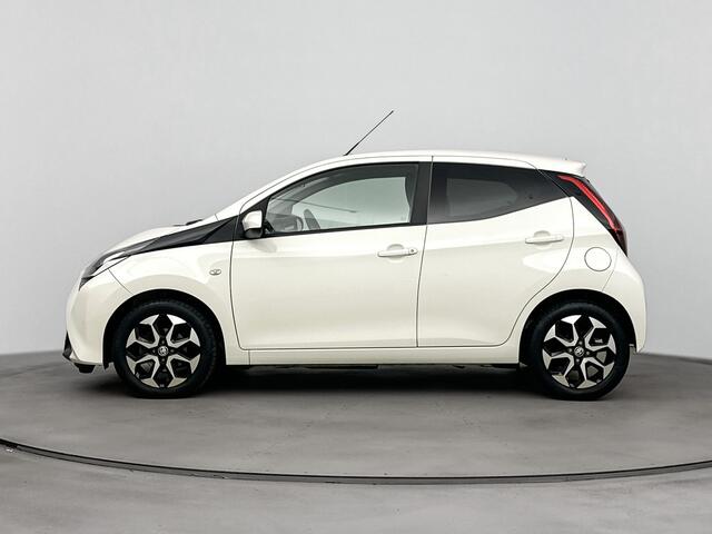 Toyota AYGO 1.0 VVT-i x-cite | NL-Auto | Parkeercamera | Climate Control | Apple Carplay -/ Android Auto |