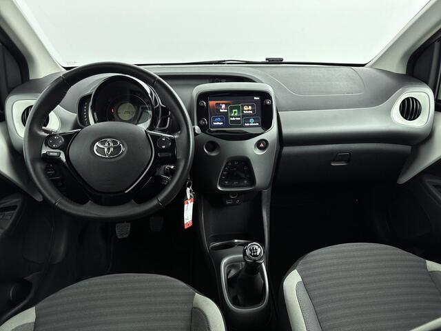 Toyota AYGO 1.0 VVT-i x-cite | NL-Auto | Parkeercamera | Climate Control | Apple Carplay -/ Android Auto |