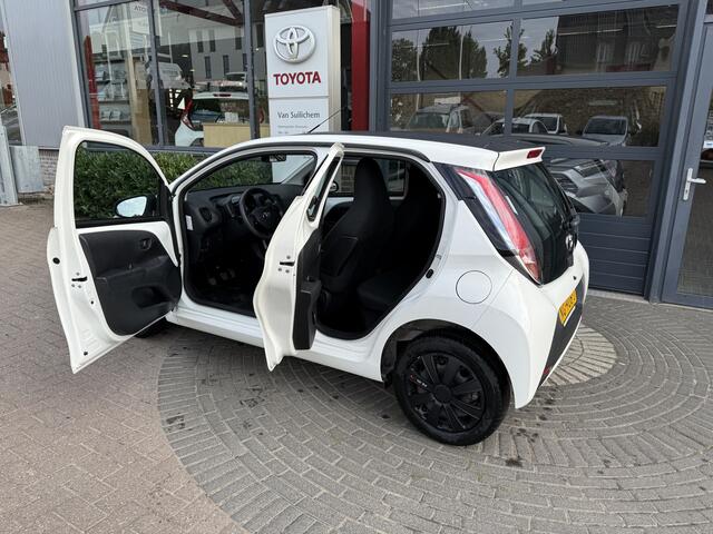 Toyota AYGO 1.0 VVT-i x-fun