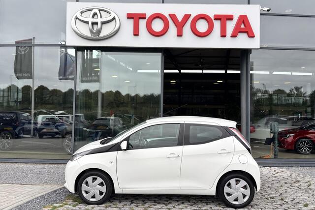 Toyota AYGO 1.0 VVT-i x-play, Navi, Parkeercamera, Bluetooth