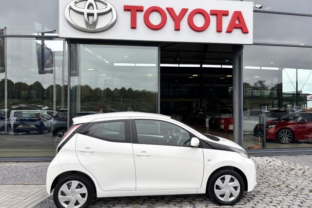 Toyota AYGO 1.0 VVT-i x-play, Navi, Parkeercamera, Bluetooth