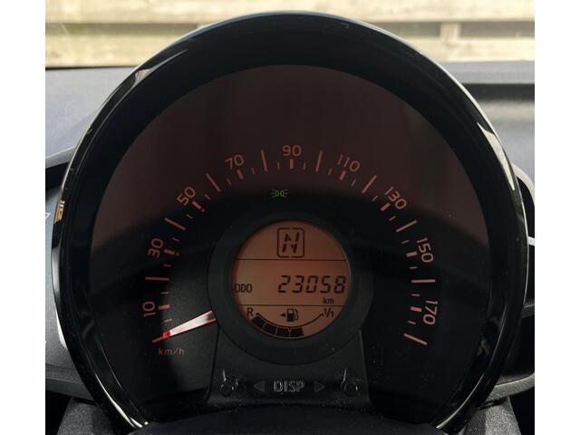 Toyota AYGO 1.0 VVT-i x-play AUTOMAAT 2016 - 1e EIGENAAR!