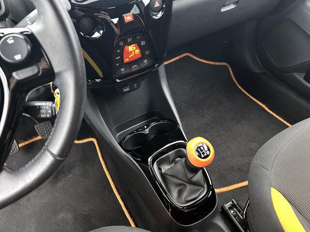 Toyota AYGO 1.0 VVT-i TeamNL | Achteruitrij camera | Climate control | Cruise control |