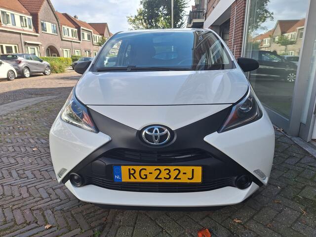 Toyota AYGO 1.0 VVT-i X-Fun 5Drs /Airco/Bluetooth/Led/Garantie