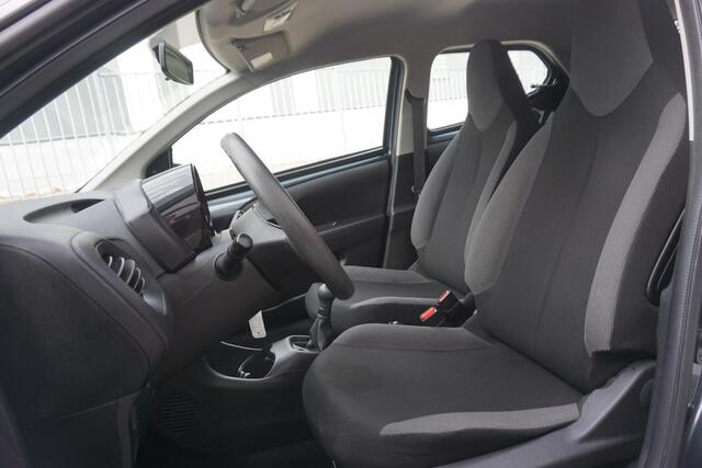 Toyota AYGO 1.0 VVT-i x-fun/1e Eigenaar/Goed onderhouden/LED/ Rijklaarprijs.