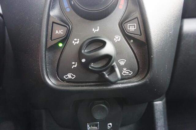 Toyota AYGO 1.0 VVT-i x-fun/1e Eigenaar/Goed onderhouden/LED/ Rijklaarprijs.