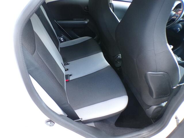 Toyota AYGO 1.0 VVT-i 5-Drs White Edition NIEUW STAAT!