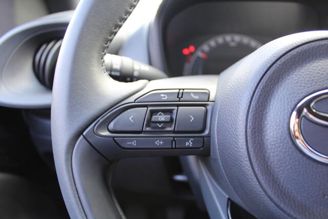 Toyota AYGO X 1.0 VVT-i MT First | Rijklaar | Clima | LED | Stoelverw. | Privacyglass | Apple/Android | Camera | Adaptive cruise