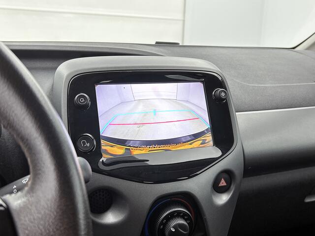 Toyota AYGO 1.0 VVT-i x-play Automaat | 1e Eigenaar | Dealer Onderhouden | Apple Carplay / Android Auto | Camera |