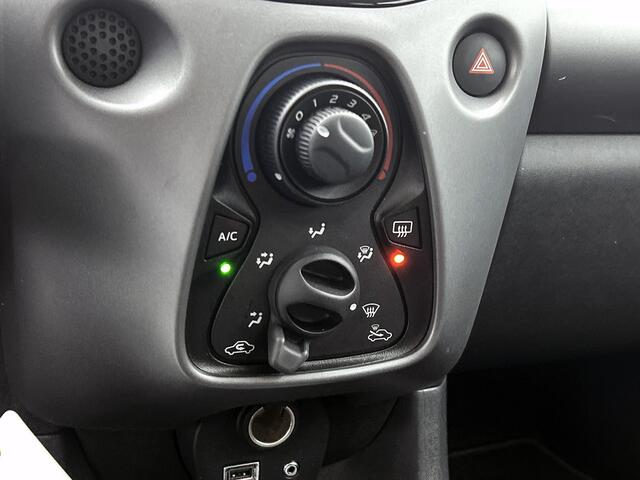 Toyota AYGO 1.0 VVT-i x-play Automaat | 1e Eigenaar | Dealer Onderhouden | Apple Carplay / Android Auto | Camera |