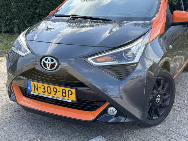 Toyota AYGO BJR 2021 1.0 VVT-i 73 PK TeamNL AIRCO / ECC / STUURBEKR. / JBL AUDIO / CENTR. VERGR. / LM VELGEN / METALLIC LAK