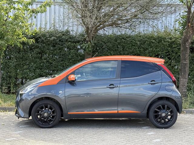 Toyota AYGO BJR 2021 1.0 VVT-i 73 PK TeamNL AIRCO / ECC / STUURBEKR. / JBL AUDIO / CENTR. VERGR. / LM VELGEN / METALLIC LAK
