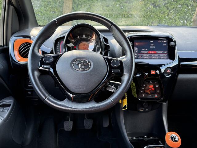 Toyota AYGO BJR 2021 1.0 VVT-i 73 PK TeamNL AIRCO / ECC / STUURBEKR. / JBL AUDIO / CENTR. VERGR. / LM VELGEN / METALLIC LAK