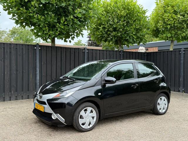 Toyota AYGO 1.0 VVT-i x-play APPLE CARPLAY