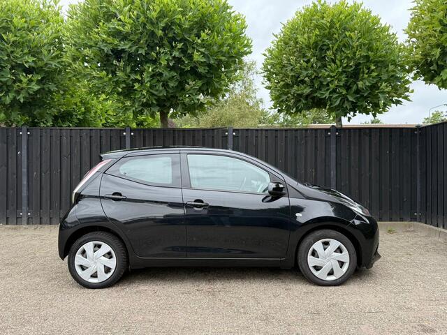 Toyota AYGO 1.0 VVT-i x-play APPLE CARPLAY