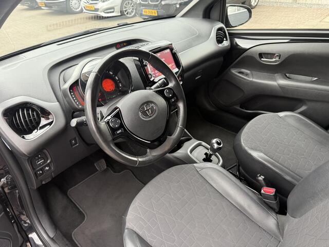 Toyota AYGO 1.0 VVT-i x-play Automaat Camera-Clima-CarPlay