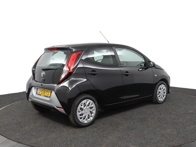 Toyota AYGO 1.0 VVT-i x-play | Airco | Achteruitrijcamera | Apple Carplay | Android Auto |
