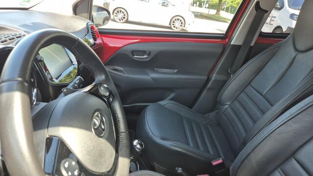 Toyota AYGO 1.0 VVT-i x-clusiv