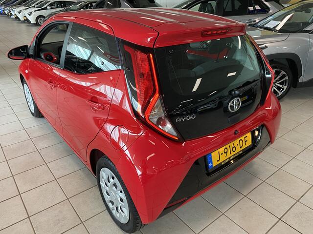 Toyota AYGO 1.0 VVT-i x-play