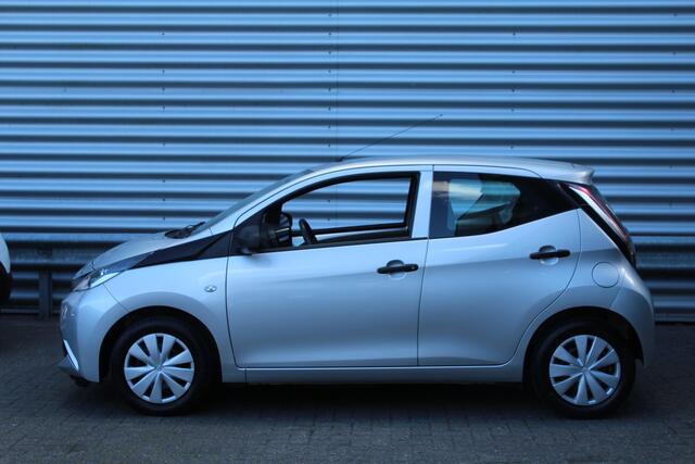 Toyota AYGO 1.0 VVT-i 70pk x-fun NL-Auto NAP 16321km Airco CPV El. Ramen LED 1e Eigenaar