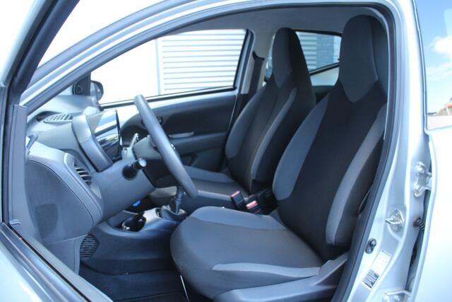 Toyota AYGO 1.0 VVT-i 70pk x-fun NL-Auto NAP 16321km Airco CPV El. Ramen LED 1e Eigenaar