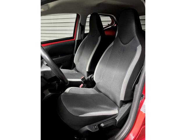 Toyota AYGO 1.0 VVT-i X-clusiv Rijklaarprijs!