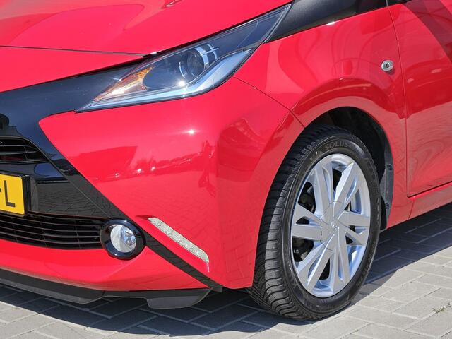 Toyota AYGO 1.0 VVT-i x-cite Automaat Navi Cam LM15 LED