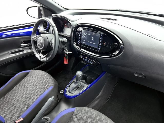 Toyota AYGO X 1.0 VVT-i S-CVT Pulse | Automaat | Camera | Led koplampen | Climate Control | 17" zwart gepolijste LM-velgen