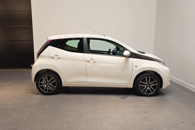 Toyota AYGO 1.0 VVT-i x-fun - Airco - LM velgen