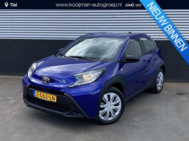 Toyota AYGO X 1.0 VVT-i MT Play Apple CarPlay/Android Auto navigatie, achteruitrij camera, Nieuw geleverd, NL-auto, 1e eign. adaptieve cruise control,