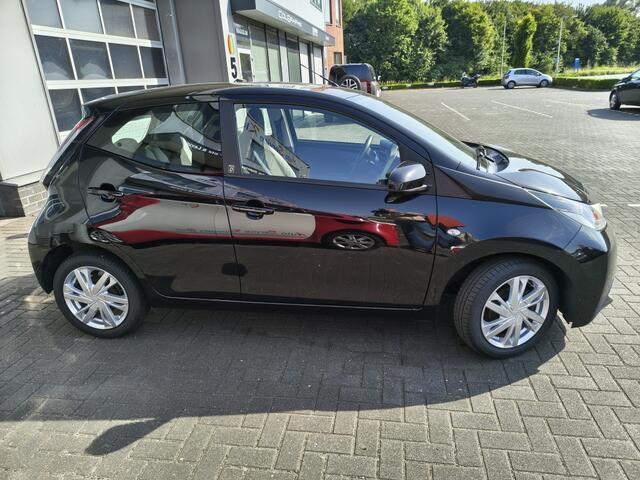 Toyota AYGO 1.0 VVT-i x-play