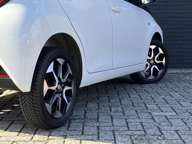 Toyota AYGO 1.0 VVT-i X-play | dealer onderhouden | apple carplay/android auto | airco | camera | bluetooth | 34.000 KM