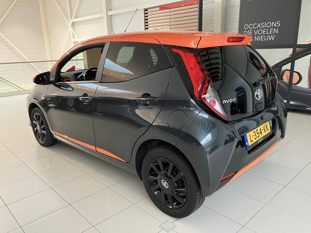 Toyota AYGO 1.0 VVT-i x-JBL | Apple Carplay | Dealeronderhouden | Climate Control |