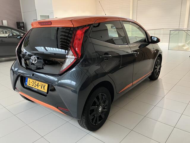 Toyota AYGO 1.0 VVT-i x-JBL | Apple Carplay | Dealeronderhouden | Climate Control |