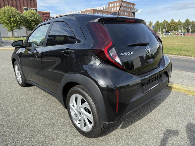 Toyota AYGO X 1.0 VVT-i MT Nieuw / 17'' LMV / Carplay / Stoelverwarming