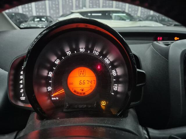 Toyota AYGO 1.0 VVT-i x-play AUT! Camera! Carplay! VERWACHT!!