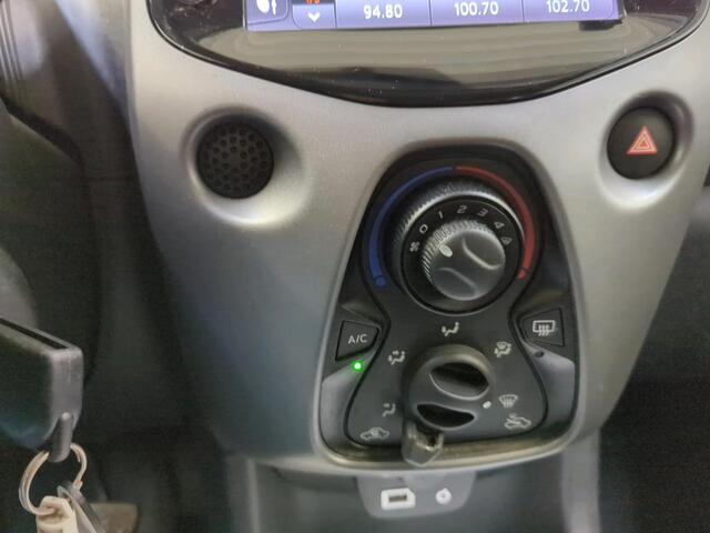 Toyota AYGO 1.0 VVT-i x-play AUT! 1e Eig! Camera! Carplay! VERWACHT!