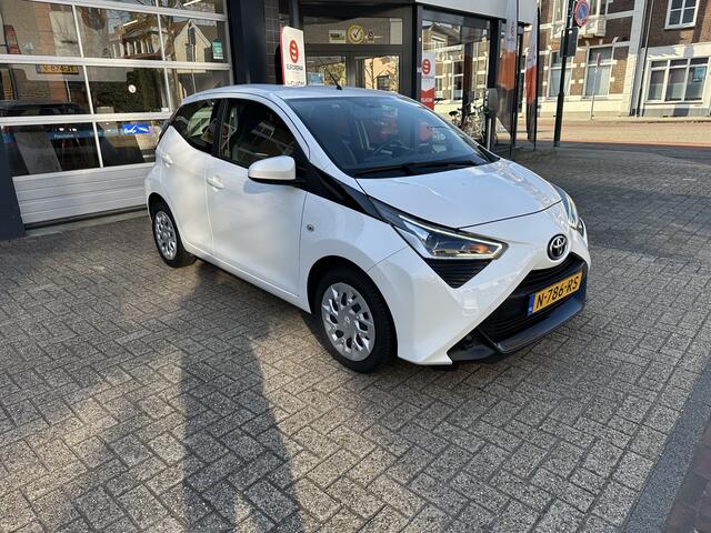 Toyota AYGO 1.0 VVT-i Automaat x-play All-in Prijs Cruise/Carplay/Airco/Camera