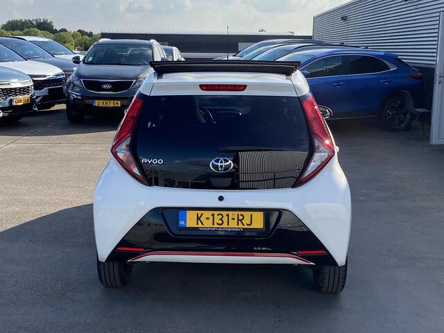 Toyota AYGO 1.0 VVT-i x-joy cabrio Sportieve auto met rode accenten en een Cabriodak! Airconditioning, achteruitrij camera, Apple Carplay/Android Auto, start/stop systeem